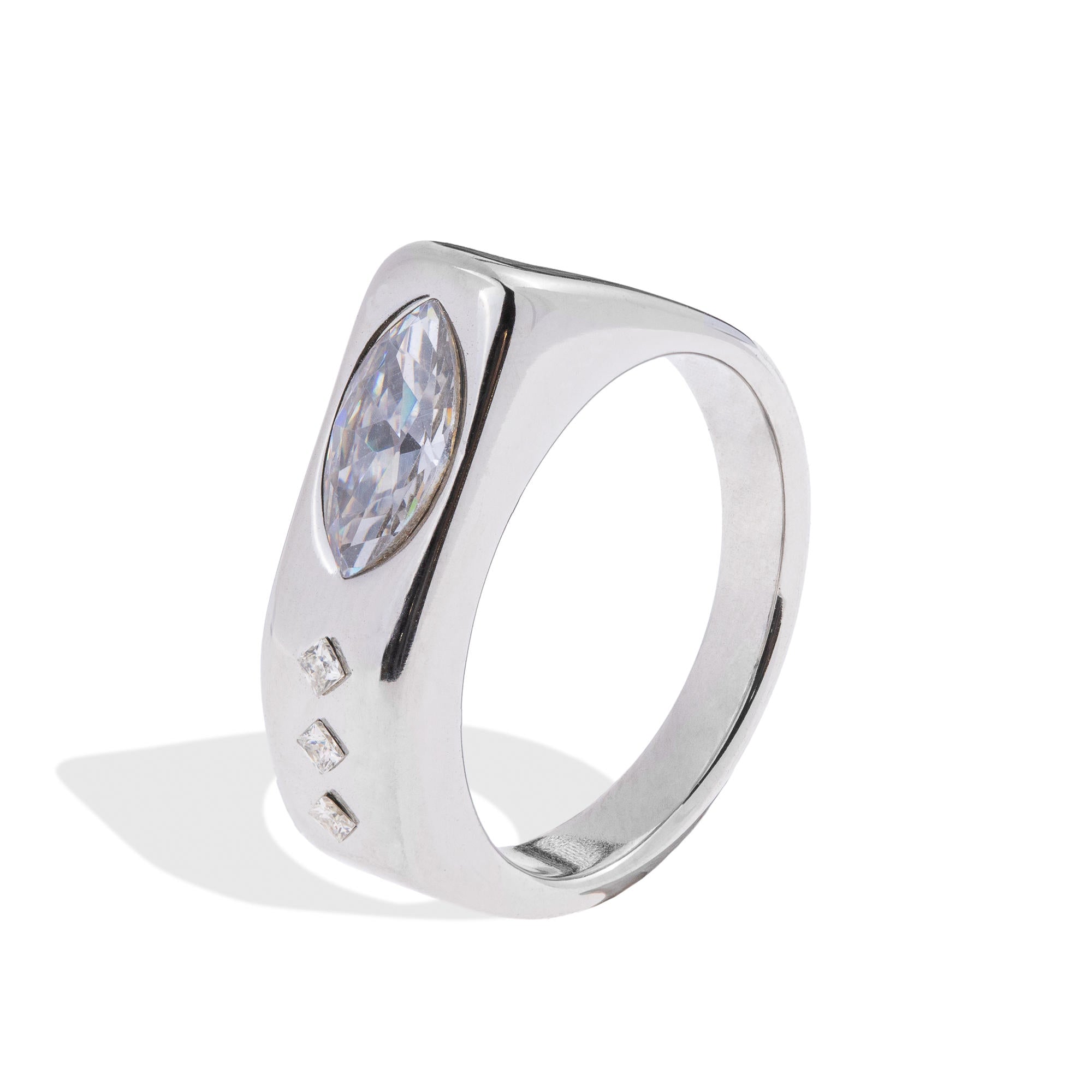 Anillo liso con cristales marquise y rombo 7mm