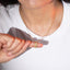 Collar con letra de textura lineal y cristal 45-50cm