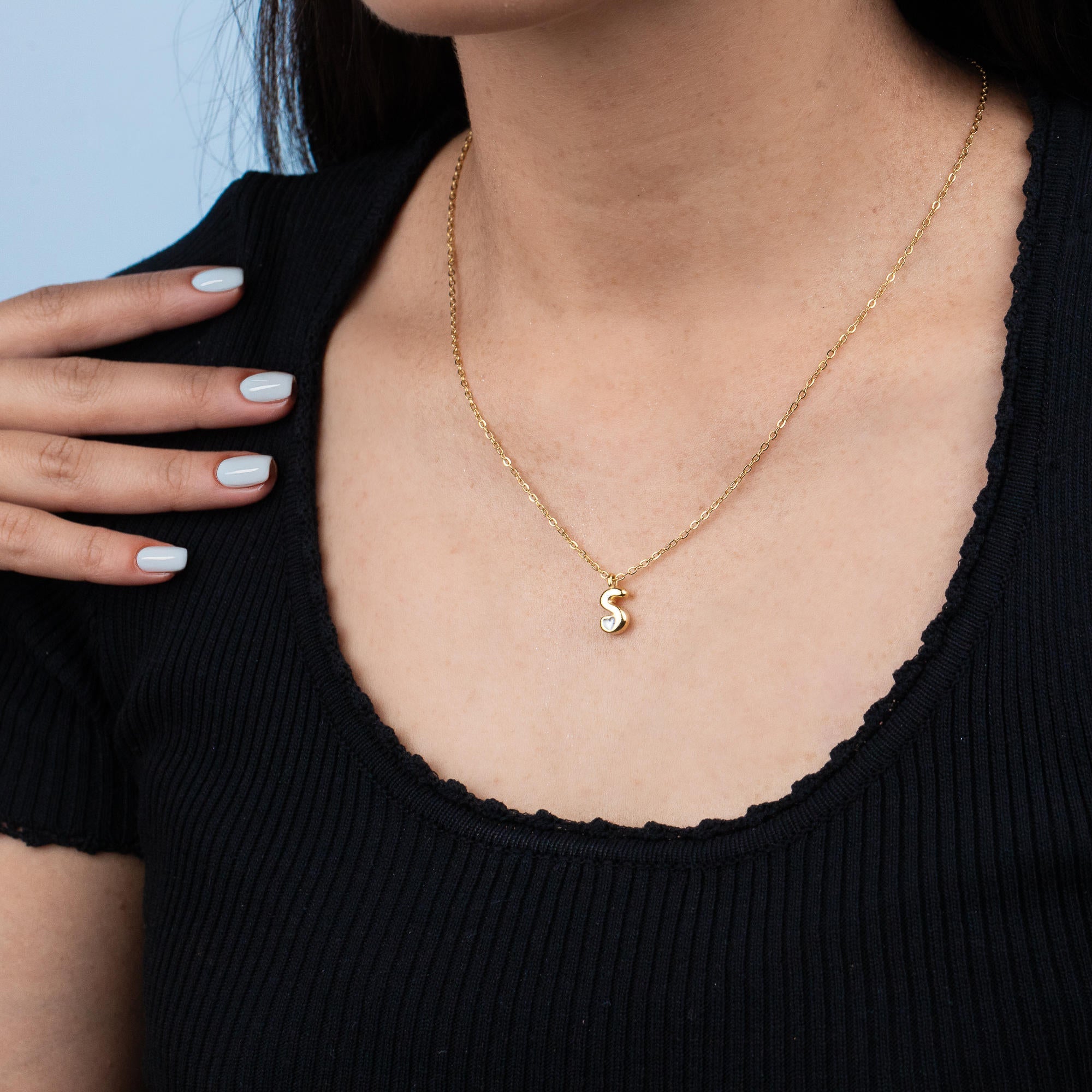 Collar letra a ajustable estilo bombacho con corazon 55cm