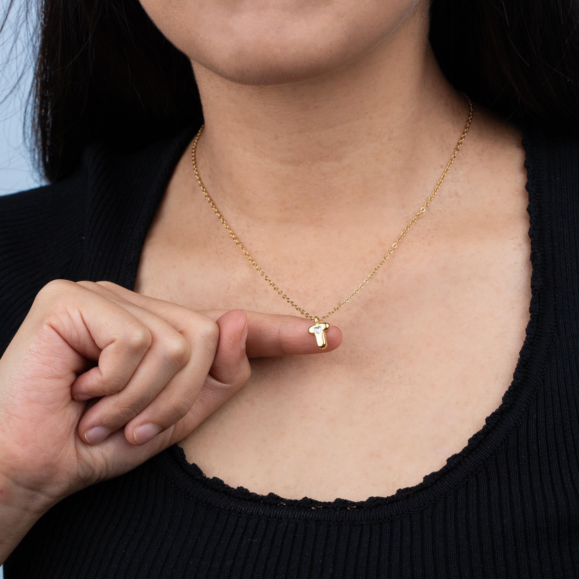 Collar letra a ajustable estilo bombacho con corazon 55cm