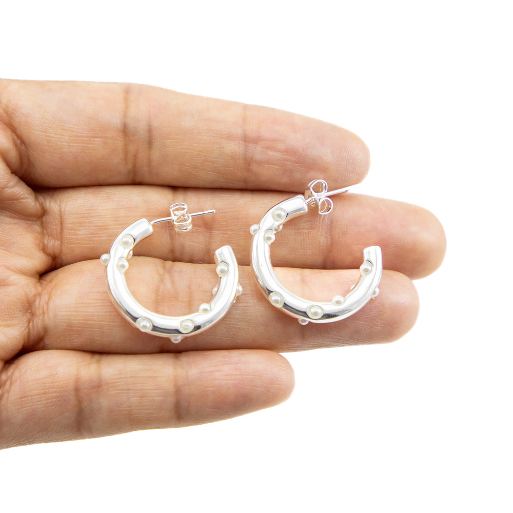 Arracada tubular con perlas sinteticas 22mm