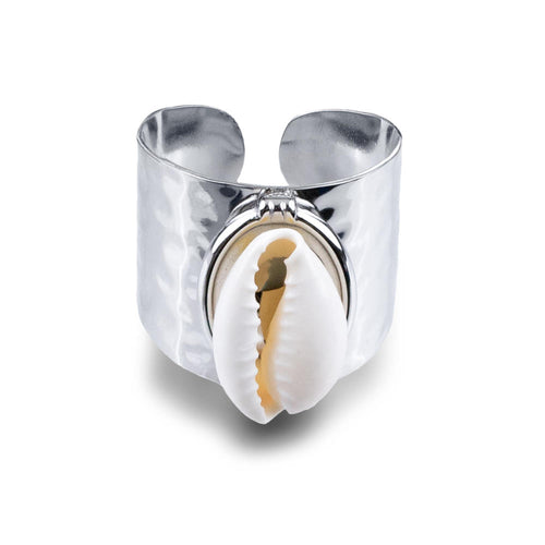Anillo ajustable martillado con concha de cauri 18mm