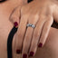 Anillo con textura de corazones y cristales 7mm