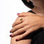 Anillo ajustable diseño de esferas y perla enlazada 11mm