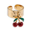 Anillo ajustable ancho con colgante de cerezas esmaltadas 10mm
