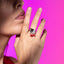 Anillo ajustable ancho con colgante de cerezas esmaltadas 10mm