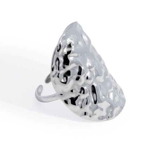Anillo ajustable ovalado con textura martillada 28mm