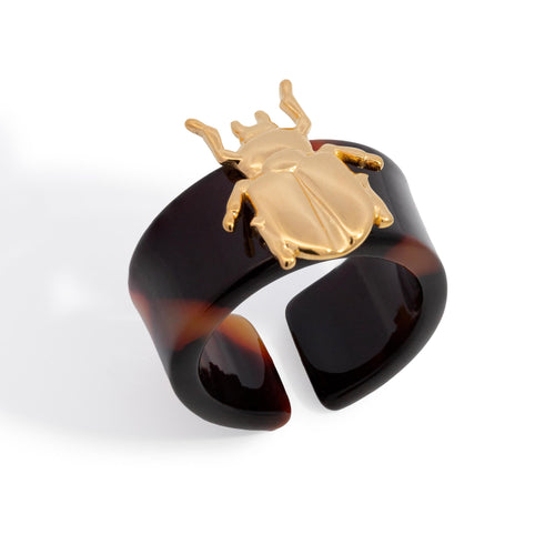 Anillo abierto de carey con dije de escarabajo 10mm