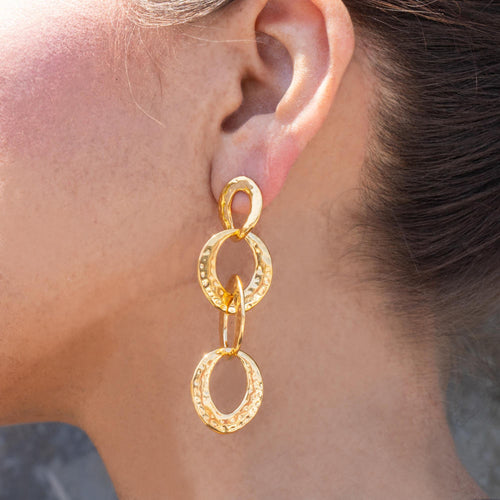 Arete largo de aros martillados 65mm