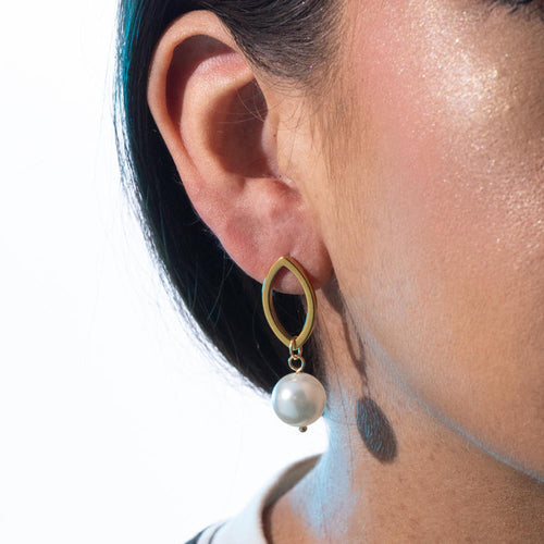 Arete con figura marquise y colgante de perla 40mm