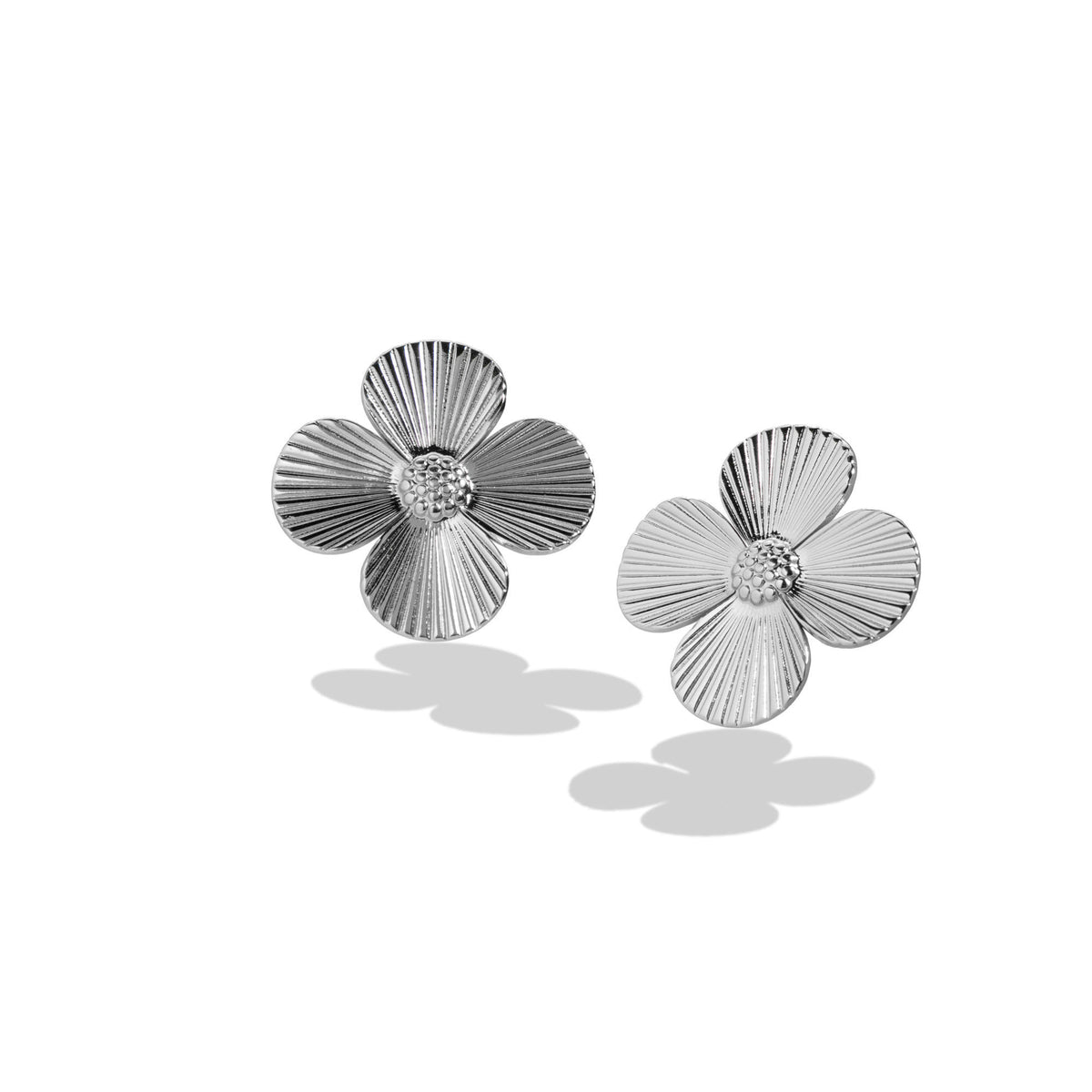 Arete de flor de 4 petalos texturizados 25-30mm