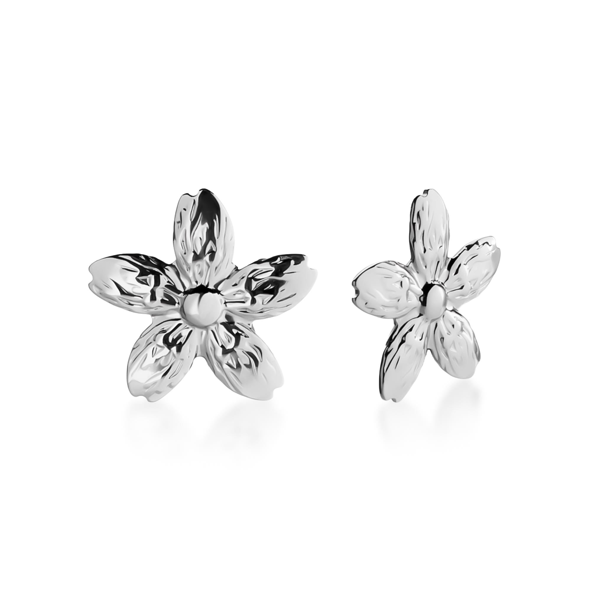 Arete flor 5 petalos texturizada 28mm