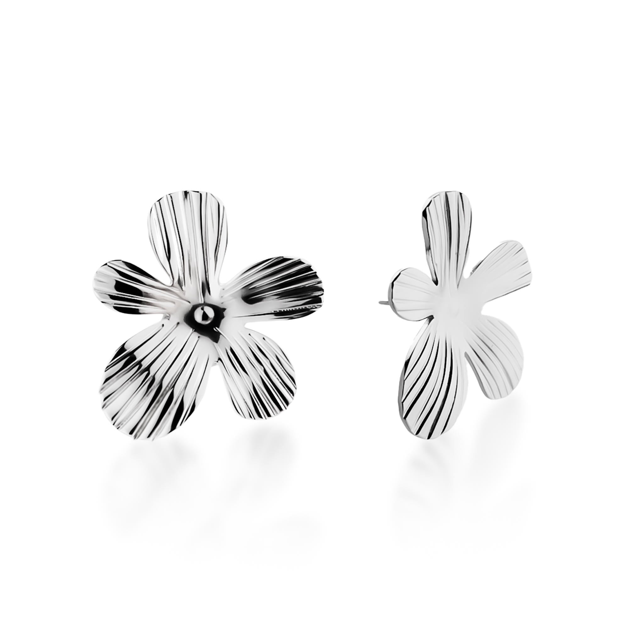 Arete flor petalo texturizado 30mm