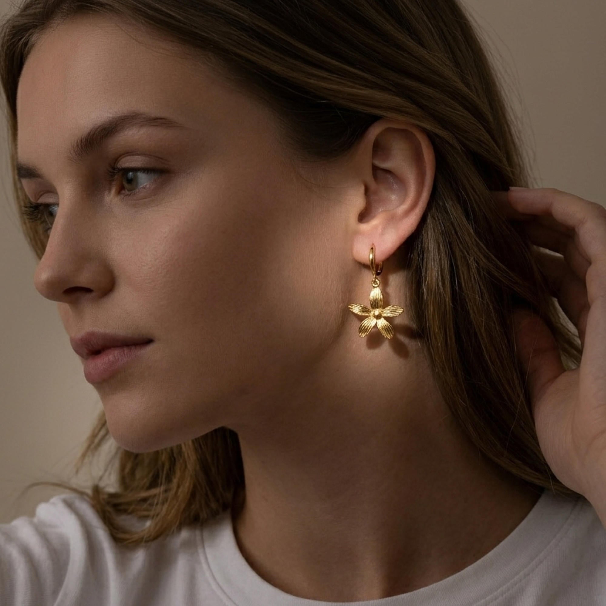 Arete con flor colgante 44mm
