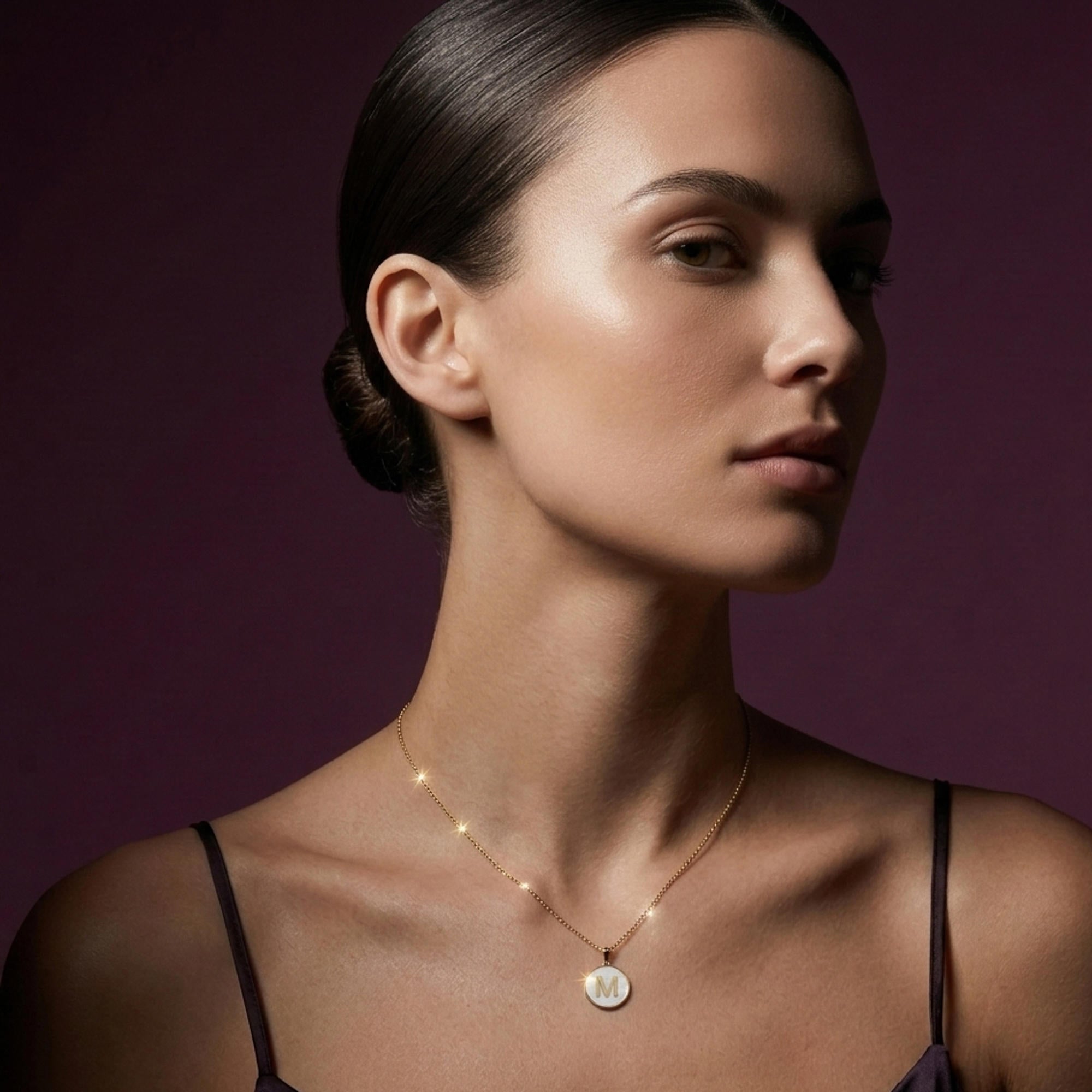 Collar madre perla con letra 45-50cm