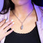 Collar ajustable corazon anatomico con flores 50-60cm