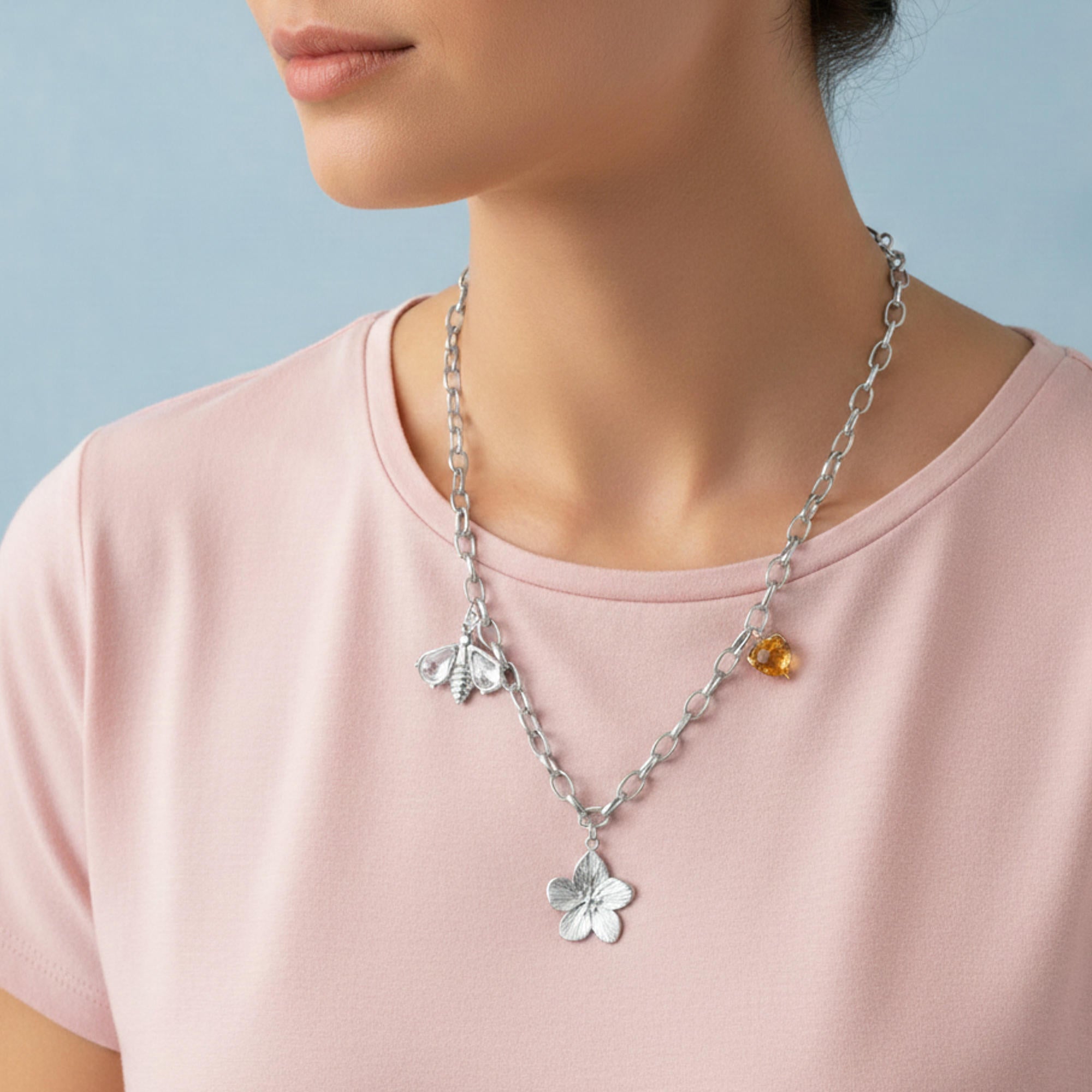 Collar de flor abeja y corazon con cristal 45-50cm