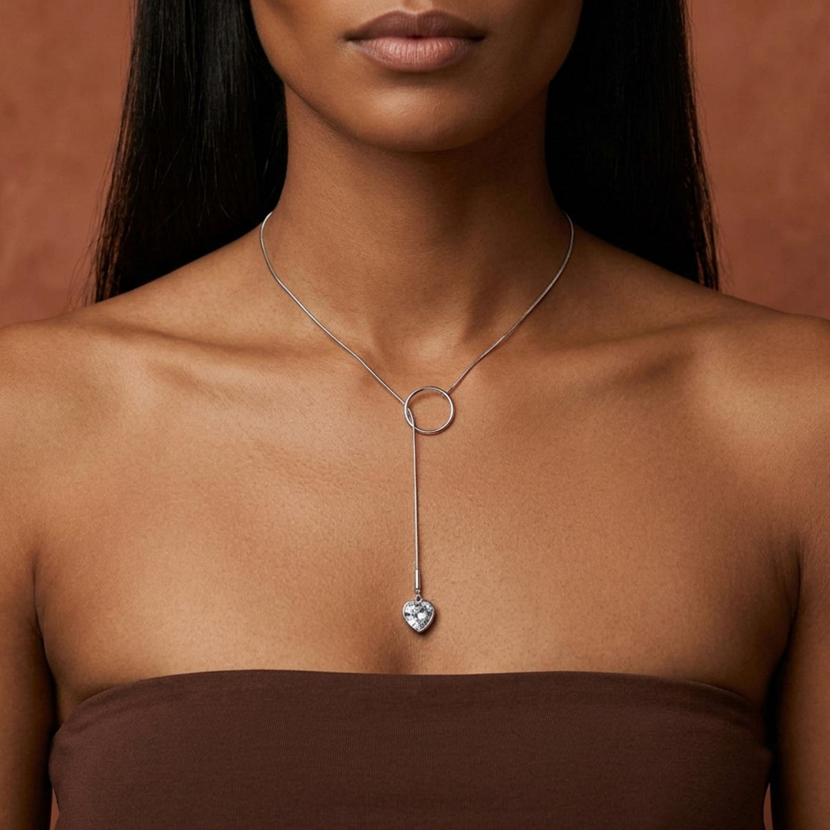 Collar corbatin cola de rata con dije de aro y corazon colgante 84cm