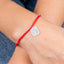 Misterio ajustable hilo rojo medalla cuadrada San Benito 3mm