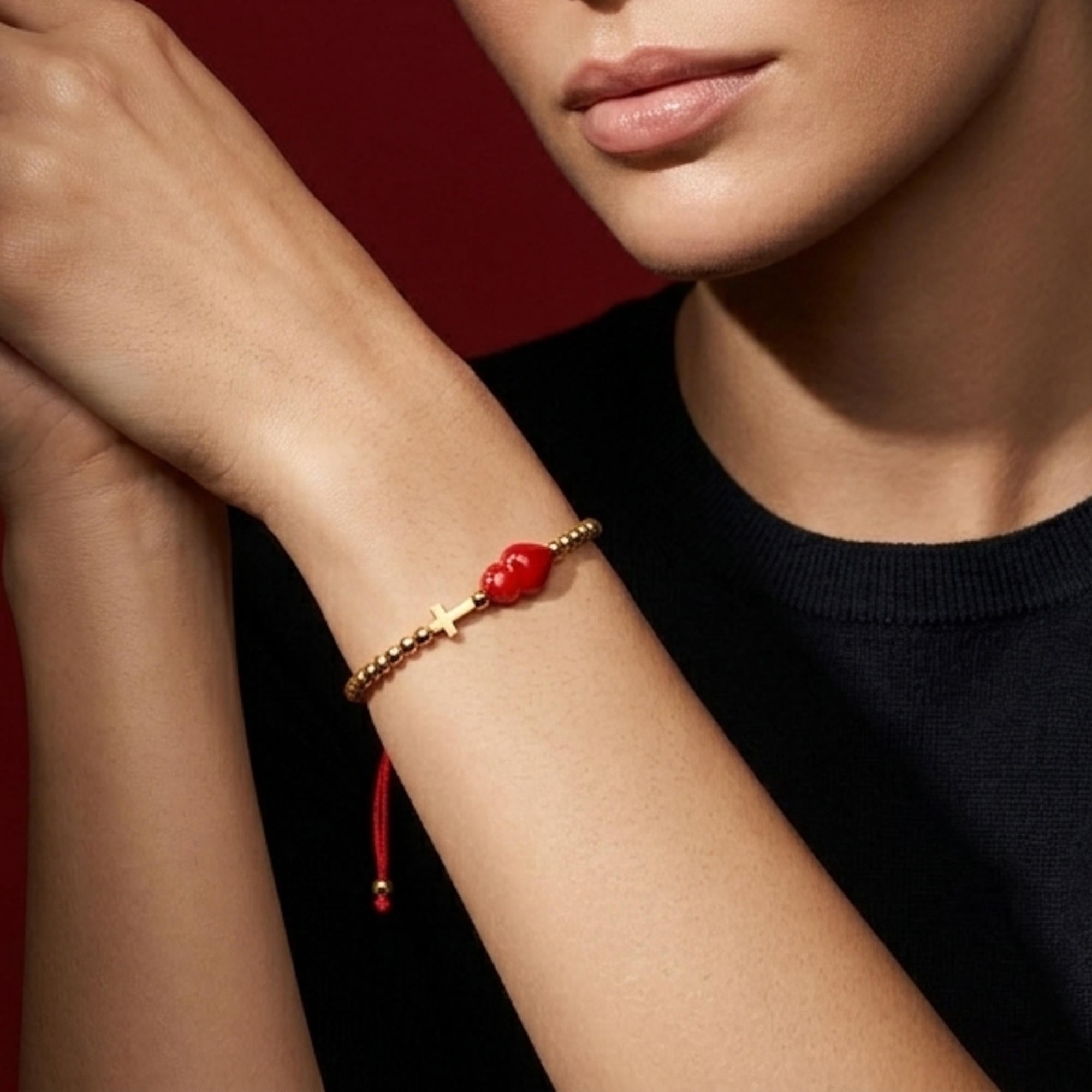Pulsera ajustable hilo Cruz y Sagrado corazon 9-15mm