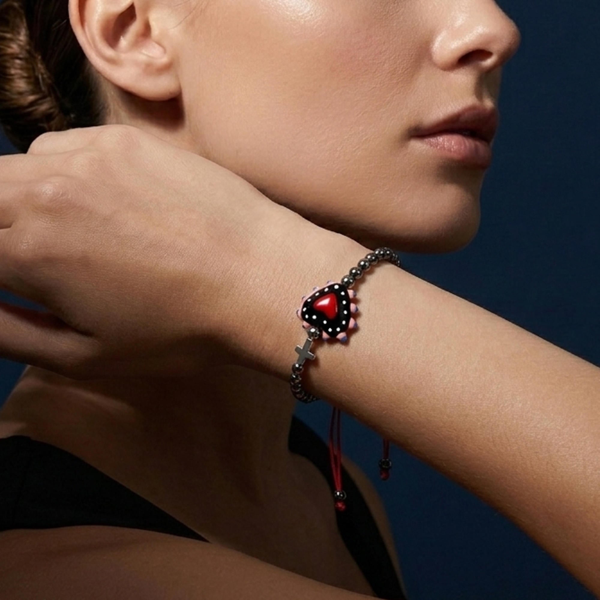 Pulsera ajustable hilo Cruz y corazon murano 9-17mm