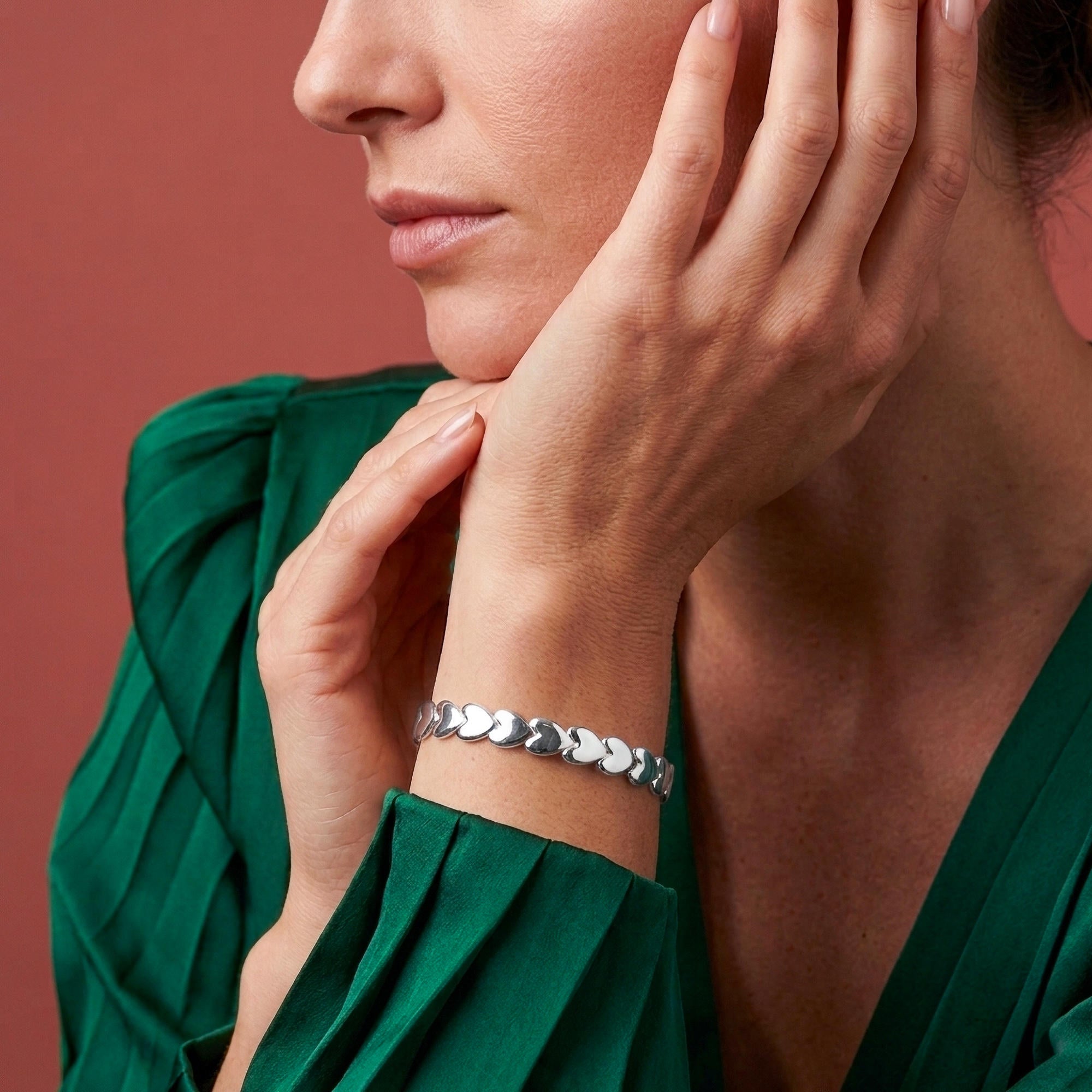 Brazalete ajustable de corazones lisos 7mm