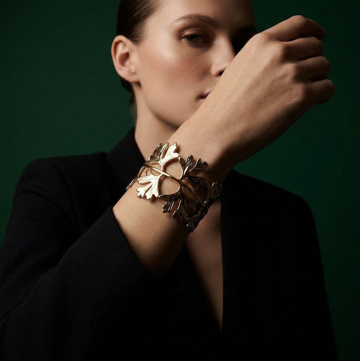 Brazalete ajustable de hojas texturizado 42mm
