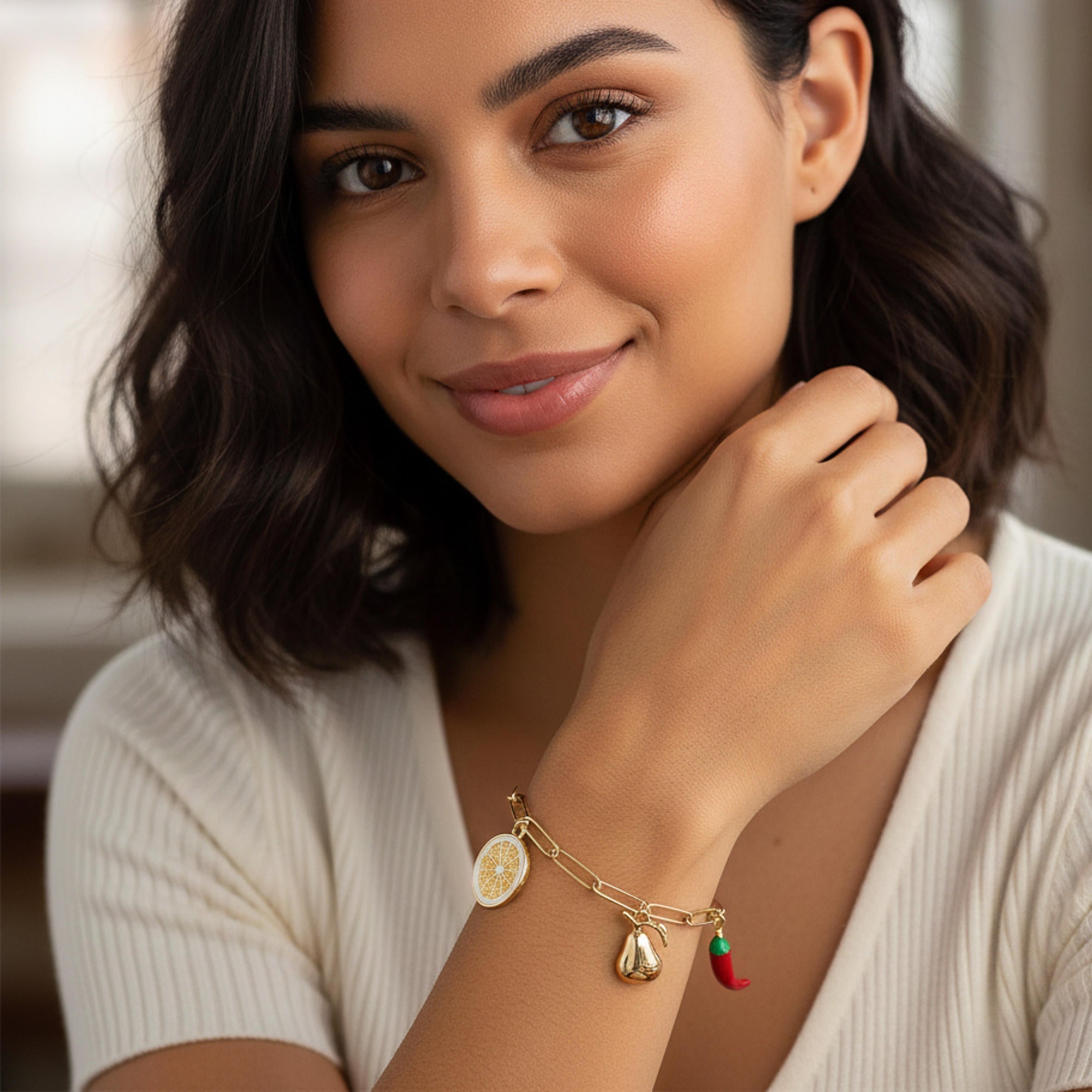 Pulsera con dije pera naranja y chile esmaltados 18-21cm