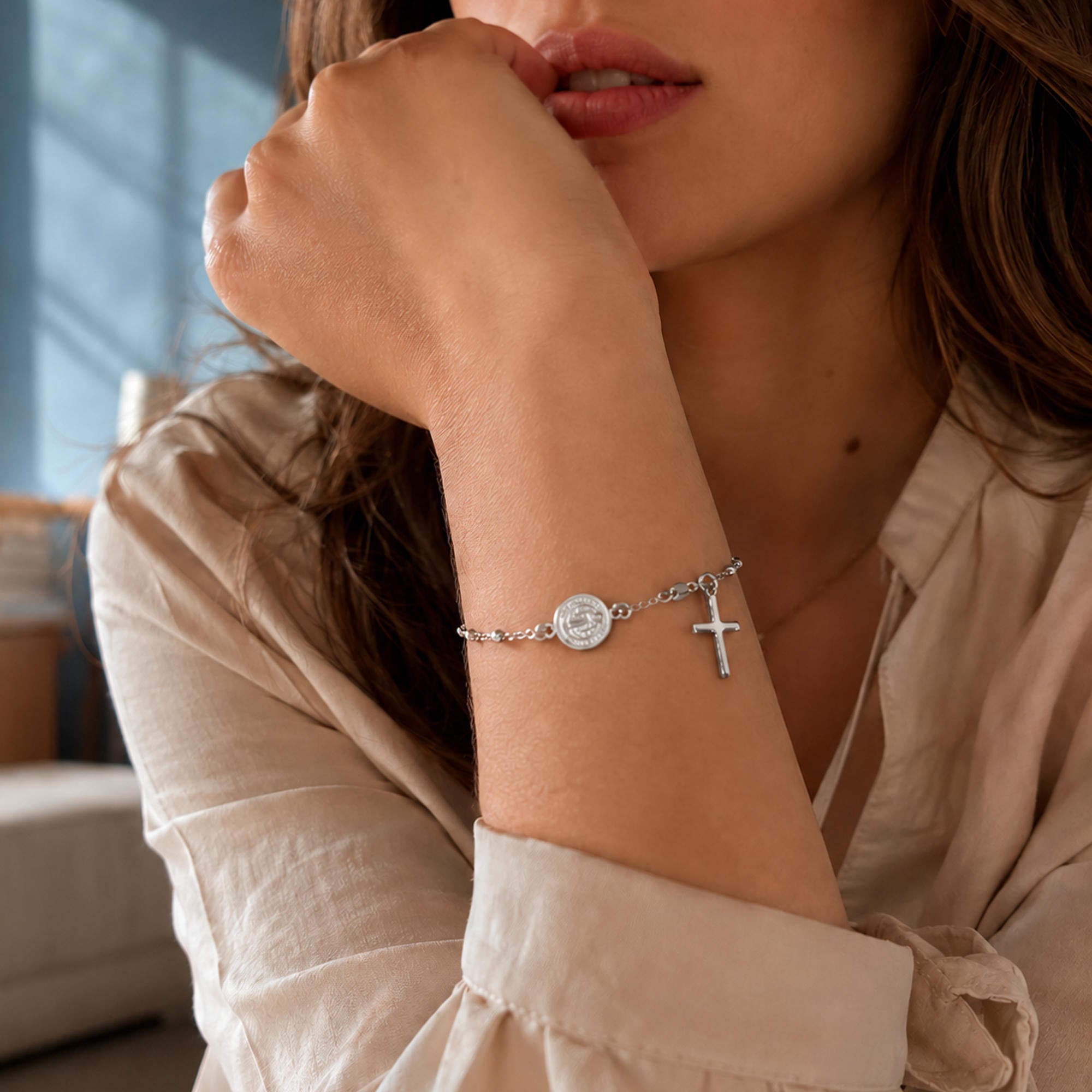 Pulsera eslabon con balines San Benito Cruz colgante 21cm