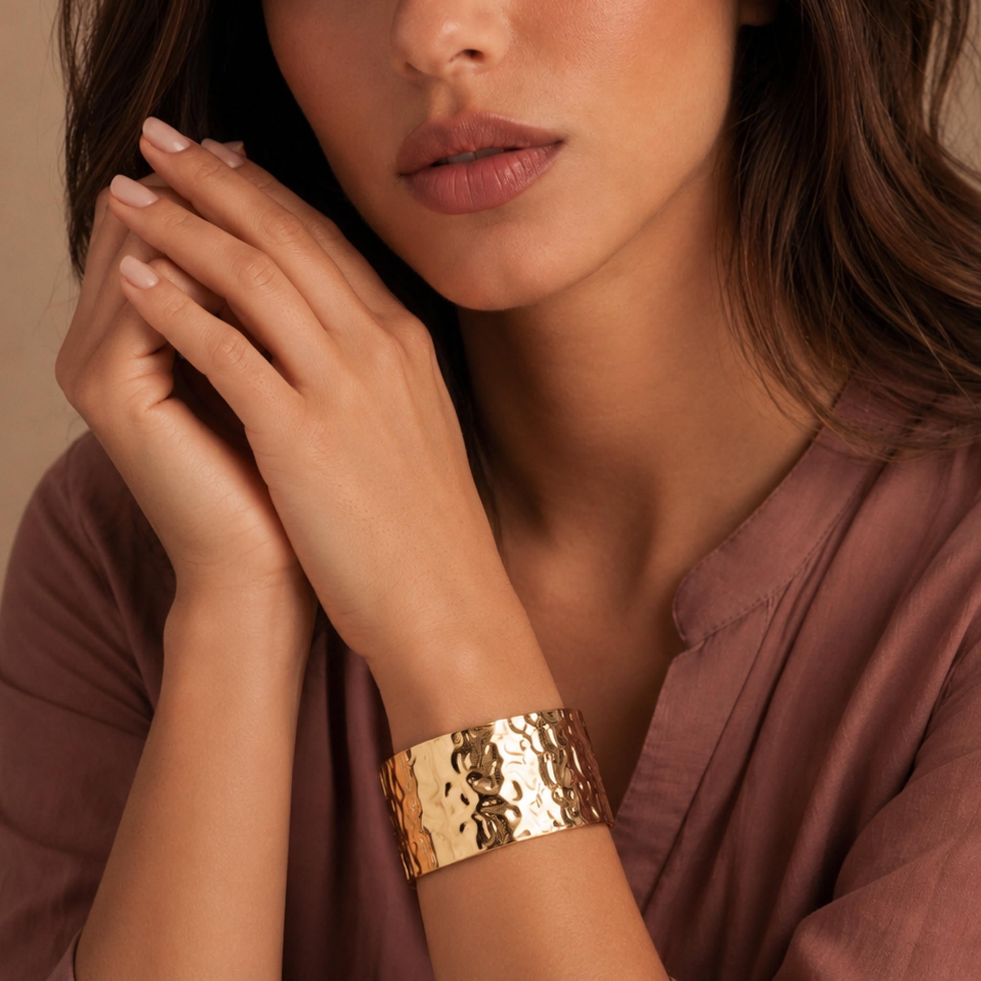Brazalete ajustable martillado liso 6.5cm