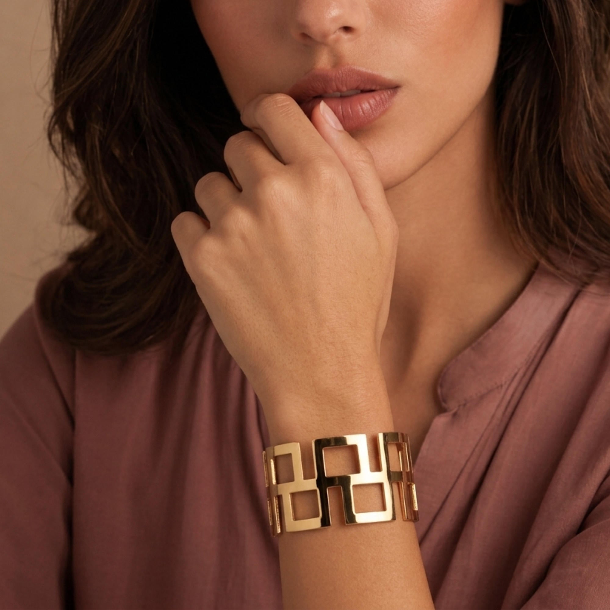 Brazalete ajustable silueta de cuadros entrelazados liso 6.5cm