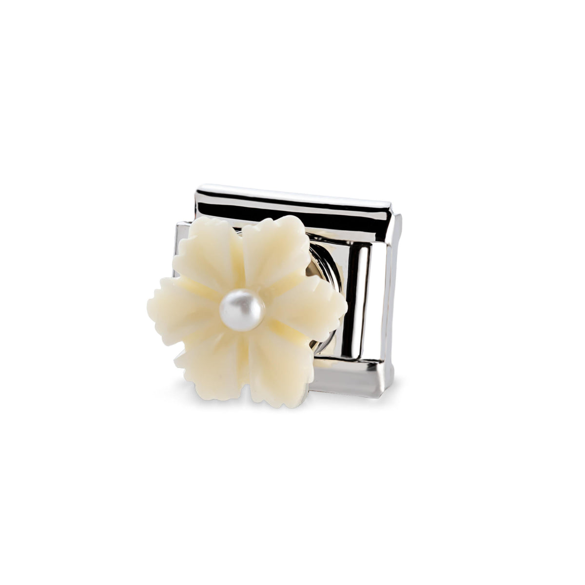 Eslabón italiano con flor nacar y perla central con relieve 11x9mm