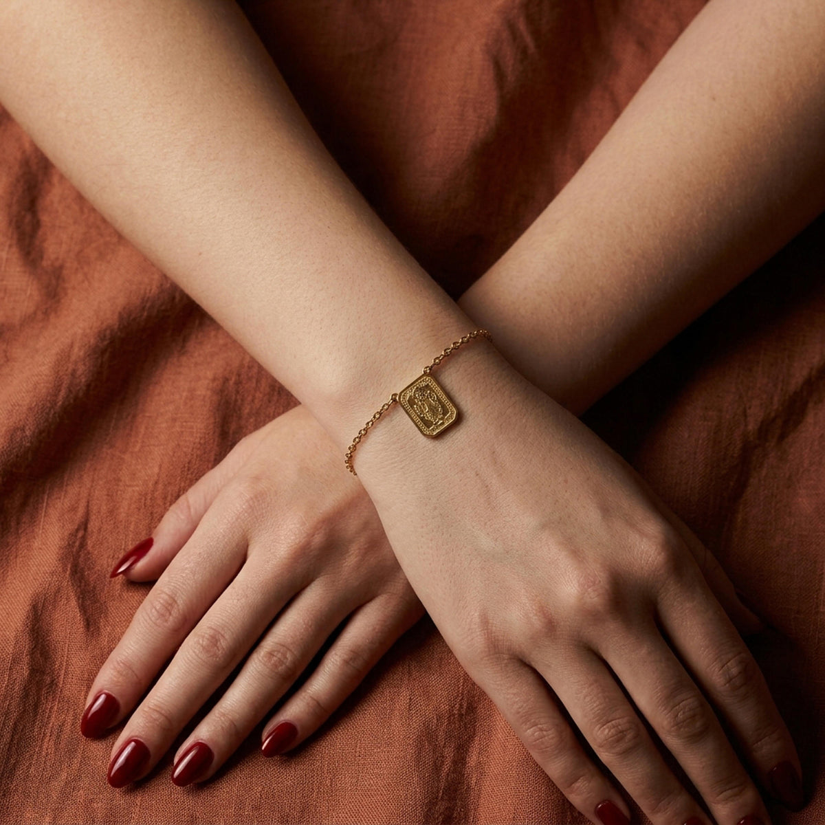 Pulsera de eslabon con dije colgante cuadrado de San Benito 17-20cm