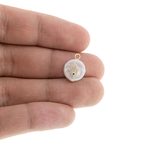 Dije redondo de madre perla con mano de fatima y circonias 12mm