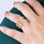 Anillo irregular acanalado circonias ajustable