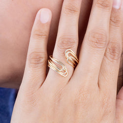 Anillo con lineas asimetricas entrelazadas 22mm