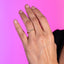Anillo ajustable estilo croissant con circonias redondas 3mm