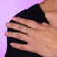 Anillo ajustable ondulado con triple circonia marquise 5mm