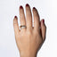 Anillo ajustable con diseño geometrico abierto y circonias 9mm