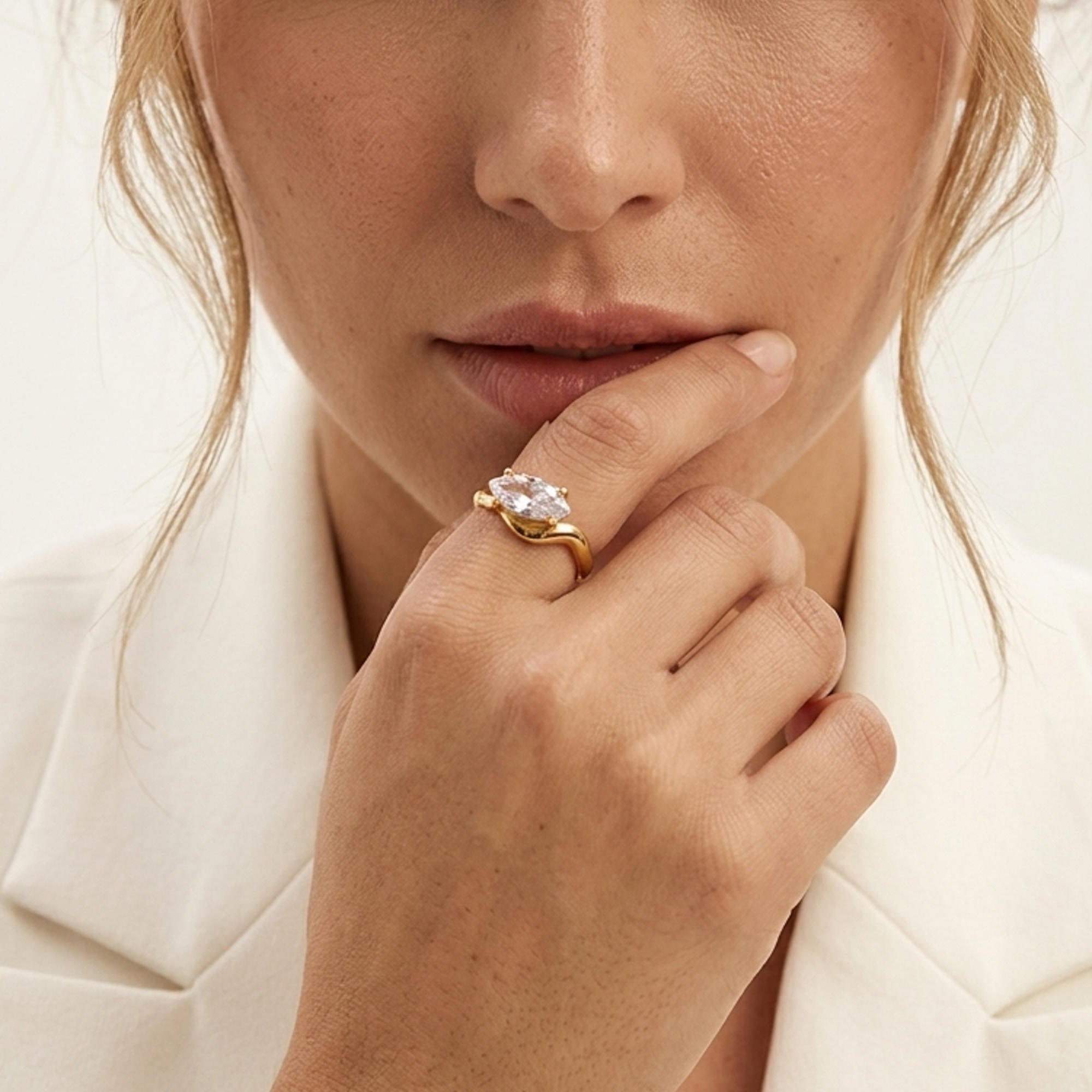 Anillo ajustable con circonia marquise 10mm