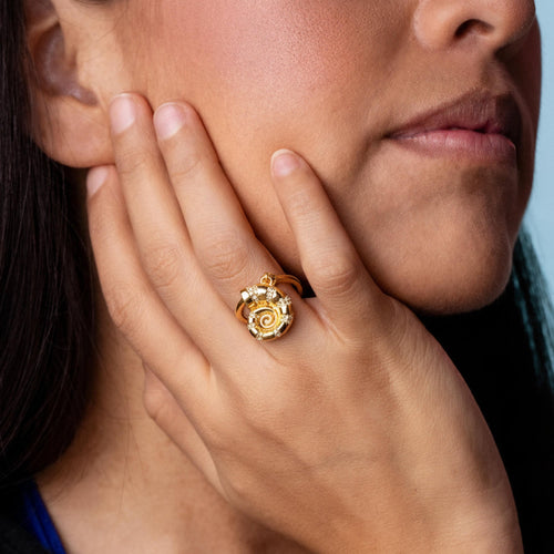 Anillo ajustable colgante de caracol con circonias 16mm