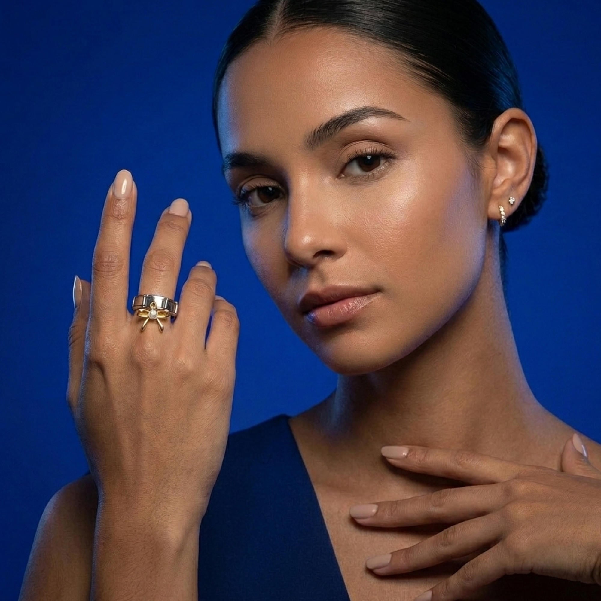 Anillo ajustable eslabon italiano moño liso con perla