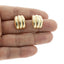 Arete curvo con lineas 19mm 14K