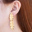 Arete largo hojas texturizadas 62mm