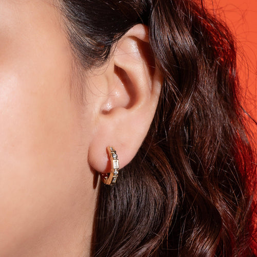 Huggies con circonias redondas y rectangulares 16mm