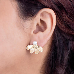 Arete media flor con perla 20mm