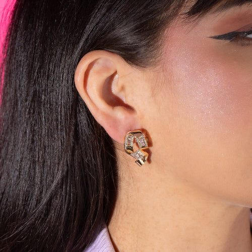 Arete en forma de lazo ondulado con circonias 27mm