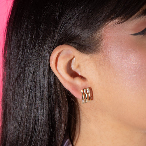 Arracada rectangular de lineas y circonias 16mm