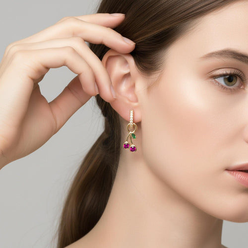 Huggies con colgante de cerezas con circonias 21mm