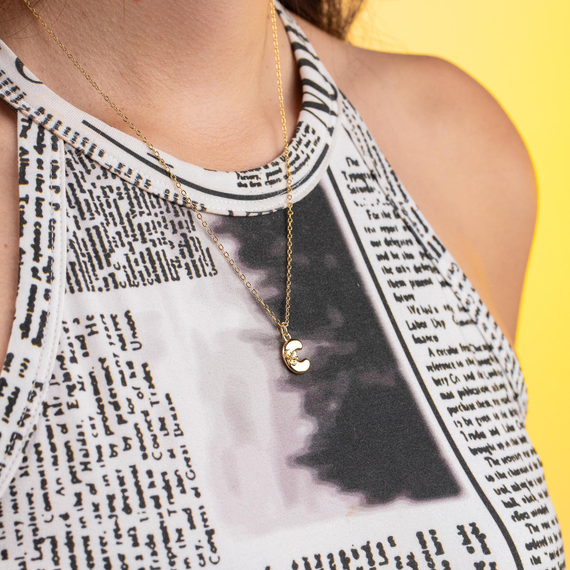 Collar con letra tipo globo con flor y circonia 45-50cm/14mm